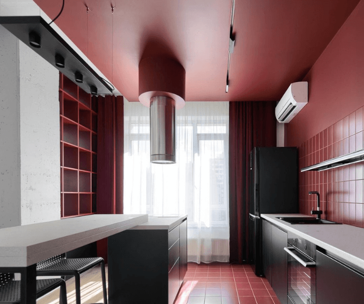 Интерьер кухни в красном цвете винных тонов