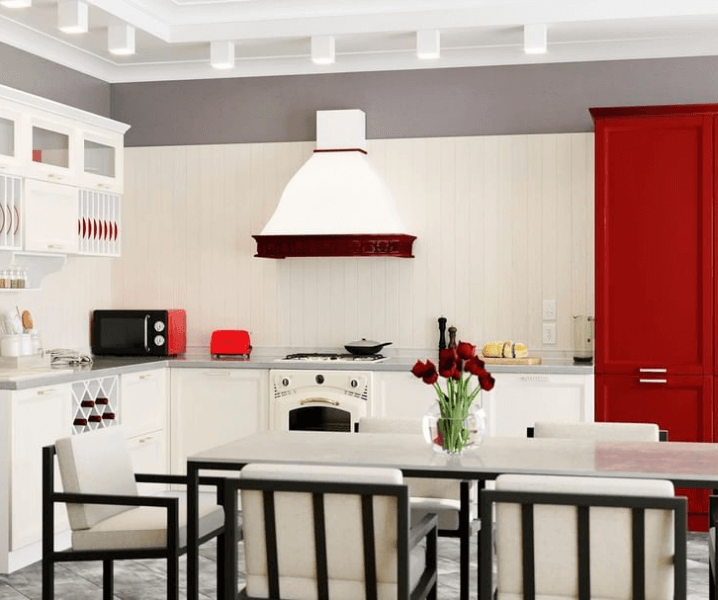 Интерьер кухни в красном цвете с темным шкафом