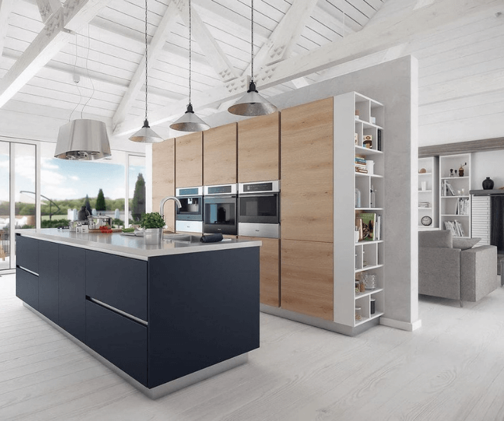 черно-деревянная кухня на белом полу