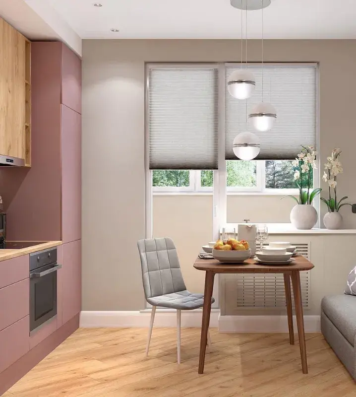 Дизайн кухни-гостиной с диваном и розовые фасады