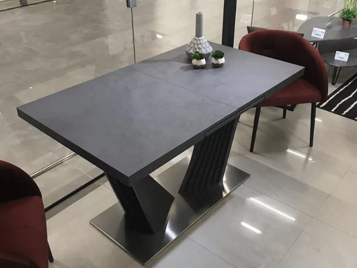 стол темный в стиле лофт