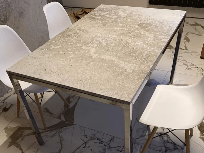 стол из кварца серый под камень